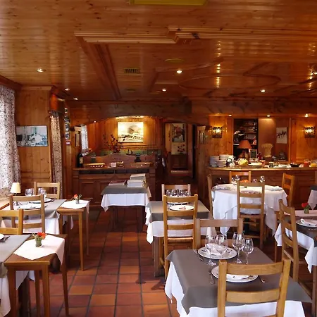 Hotel Logis La Charpenterie Talloires