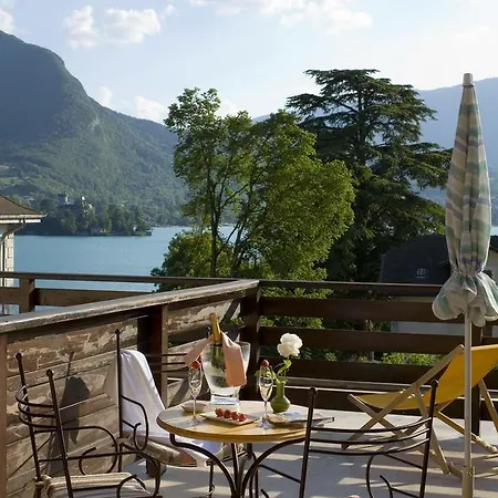 Logis La Charpenterie Hotel 3*