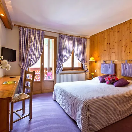 Hotel Logis La Charpenterie Talloires