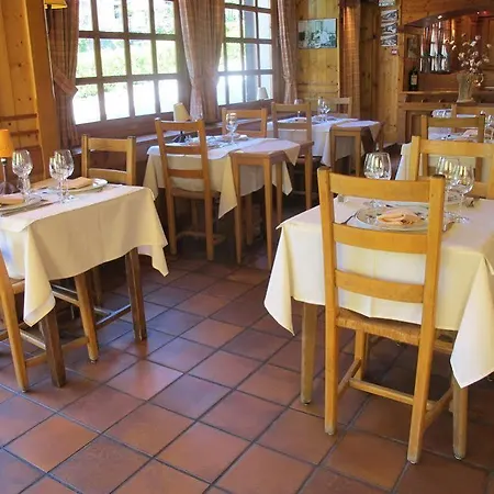 Hotel Logis La Charpenterie Talloires