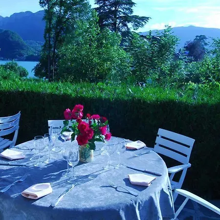 Logis La Charpenterie Hotel Talloires