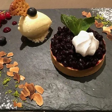 Logis La Charpenterie 3* Talloires