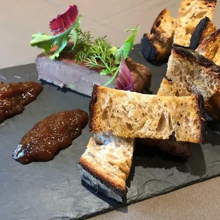 Logis La Charpenterie 3* Talloires