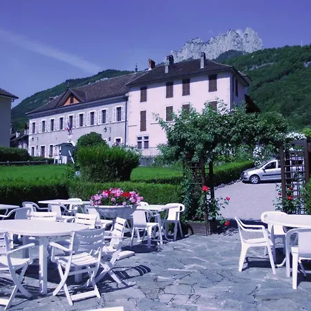 호텔 Logis La Charpenterie 3*