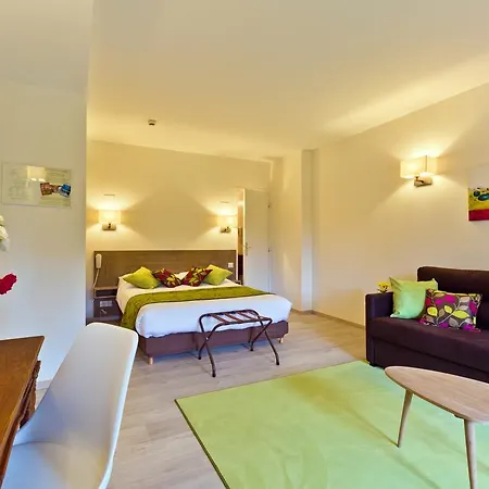Hotel Logis La Charpenterie Talloires