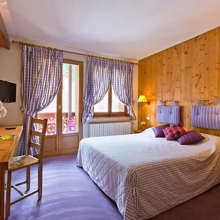 Hotel Logis La Charpenterie Talloires
