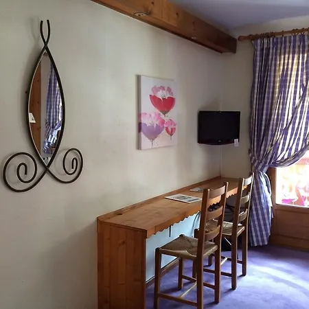 Logis La Charpenterie Hotel