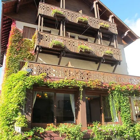 Logis La Charpenterie 3* Talloires