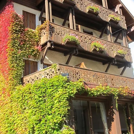 Logis La Charpenterie Talloires